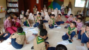 Murid Qobilah Hizbul Wathan SD Muhammadiyah Kota Blitar Antusias Belajar Membuat Simpul