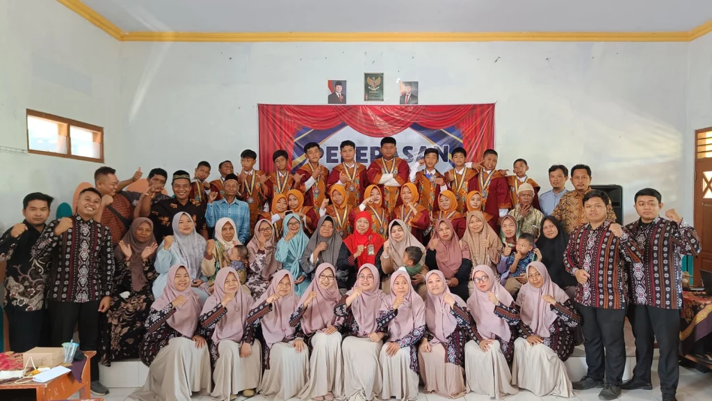 Menengok Momen Haru Pelepasan Siswa MI Muhammadiyah 4 Jetis Ponorogo