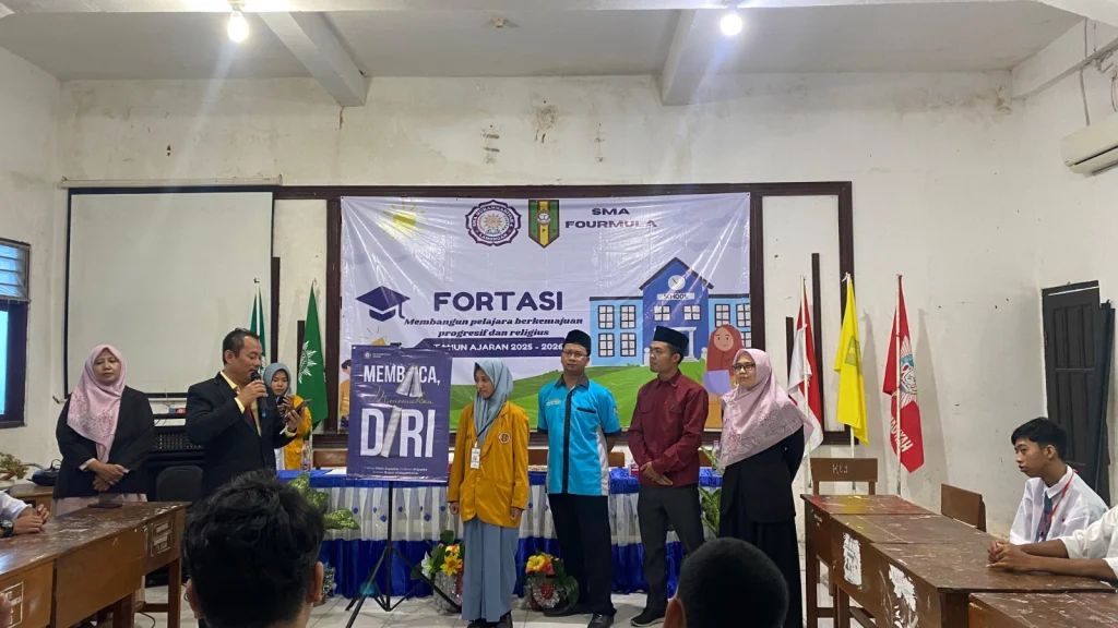 Membaca, Menemukan Diri: Langkah Nyata SMA Fourmula Merawat Literasi dengan Cinta