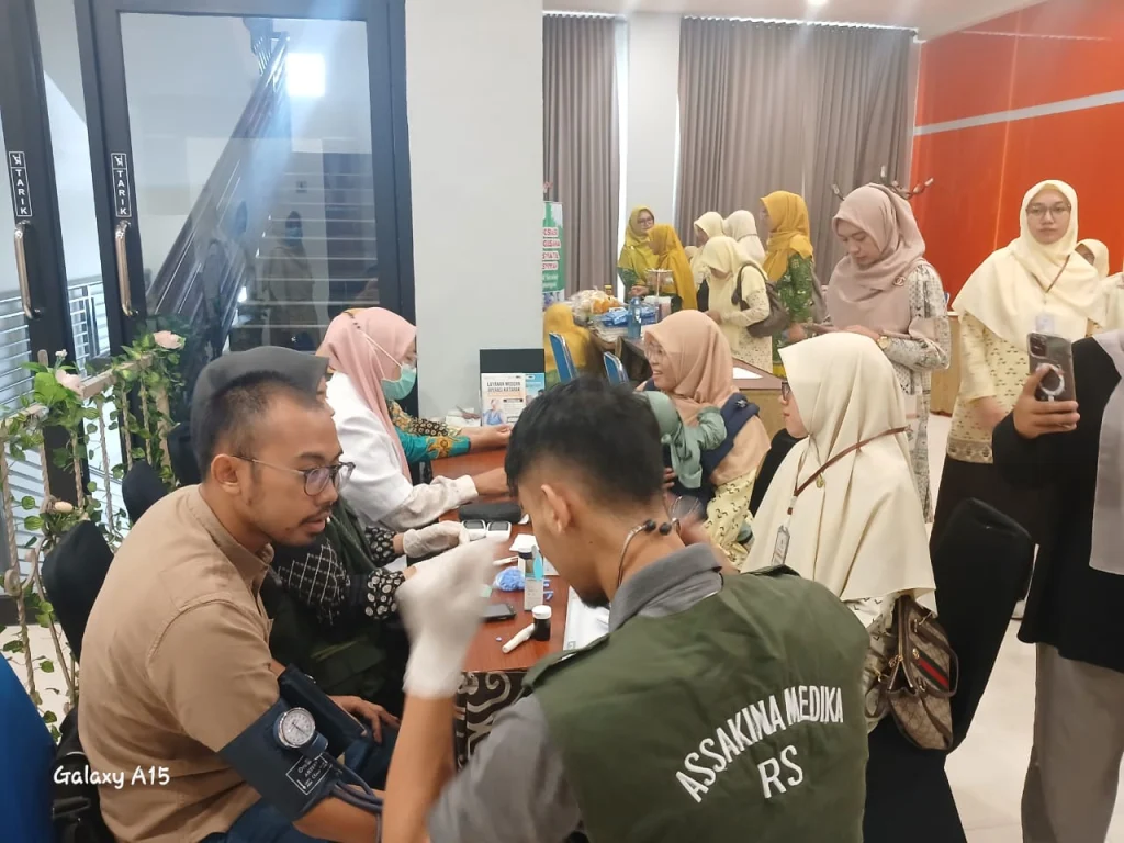 PWNA Jatim Gandeng RS Siti Khodijah dan Klinik Assakinah Medika Gelar Pemeriksaan Kesehatan Gratis