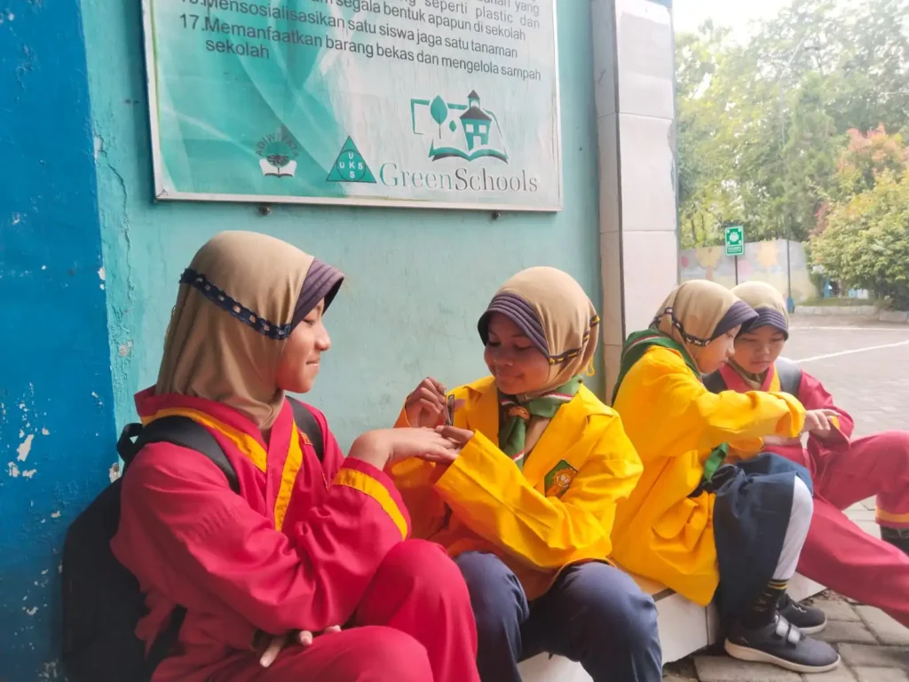 Biasakan Perilaku Hidup Bersih, IPM Kids SD Muwri Gelar Pemeriksaan Kuku