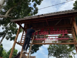 Mengintip Penanaman Bunga dan Pelestarian Taman Oleh Mahasiswa PMM UMM