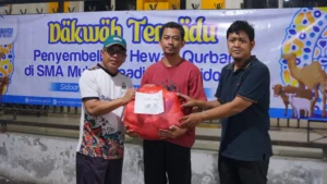 Dakwah Terpadu Smamda Sidoarjo, Potong 10 Sapi Tebar 750 Paket Daging Kurban