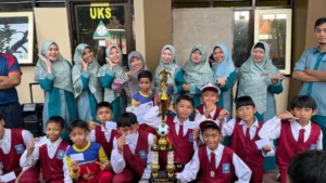 Meriahnya Penyerahan Hadiah Tim Futsal SD Muhtar usai Raih Juara 2 Salosta Championship 2025