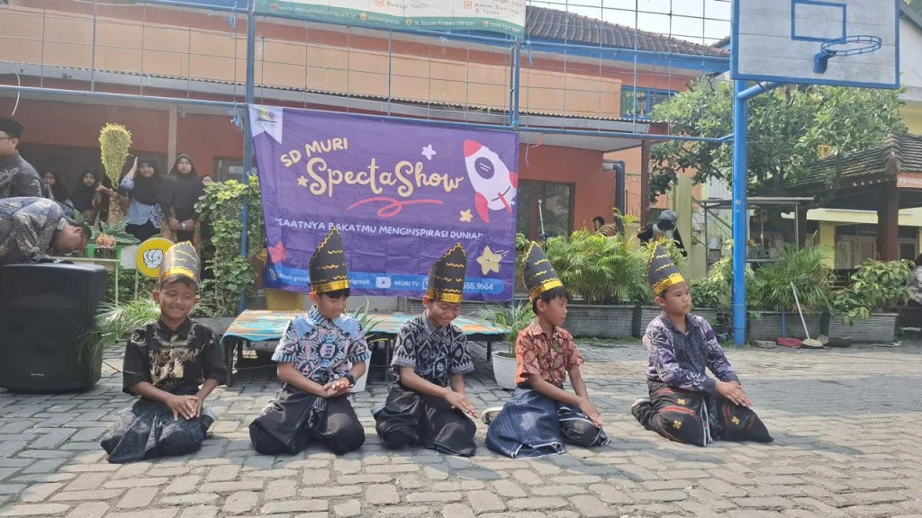 Menengok Kemeriahan Peringatan Hari Kartini di SD Muri Gresik