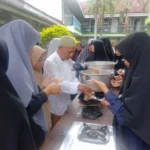 Menengok Ngabuburit Ala Santriwati SPEAM dengan Praktik Membuat Bakso