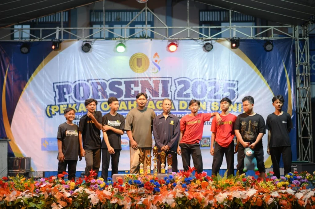 Libur Berprestasi, MTs Muhsix Borong Lima Trofi di PORSENI PC IPM Solokuro