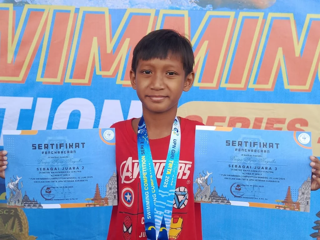 Terinspirasi dari Youtube, Siswa Ini Raih Dua Medali di Fun Swimming Competition 2025