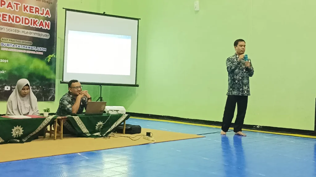 Rapat Kerja Sekolah Kreatif SD Muhammadiyah 16 Surabaya Berakhir dengan Penandatanganan Pakta Integritas