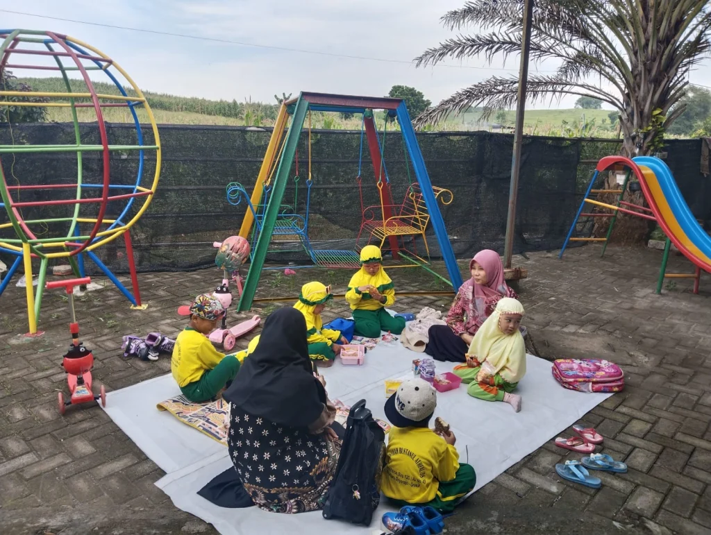 Serunya Bermain Peran, Rekreasi Ke Taman Kota Bersama KB–TK Aisyiyah 49 Griya Kencana