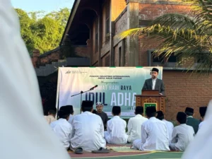 PPI Abdul Malik Fadjar Adakan Salat Idul Adha Pertama Kali di Lapangan Pondok