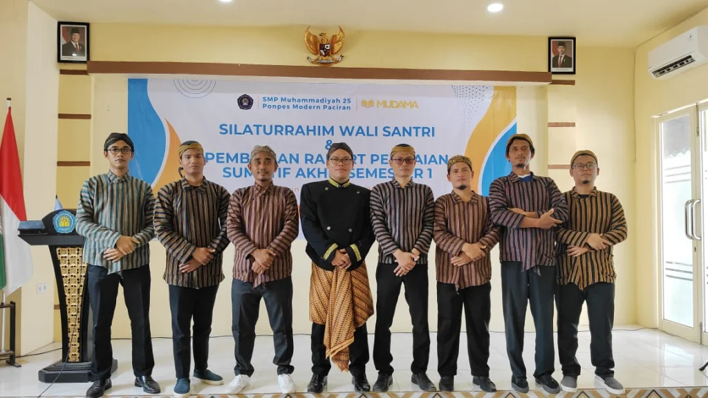 Menyimak Pesan Kepala SMPM 25 Pondok Modern Paciran Lamongan dalam Silaturrahim Wali Santri