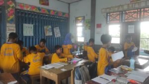 Siswa Kelas 5 Temukan Matematika yang Asyik dengan Kertas Origami!