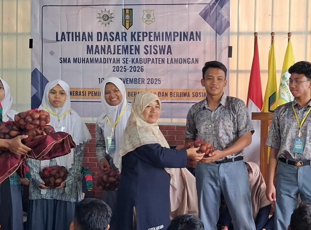 M. Giovani Harumkan Nama SMAMUSIX Karangasem sebagai Peserta Terbaik di Ajang LDKMS FOSKAM Lamongan