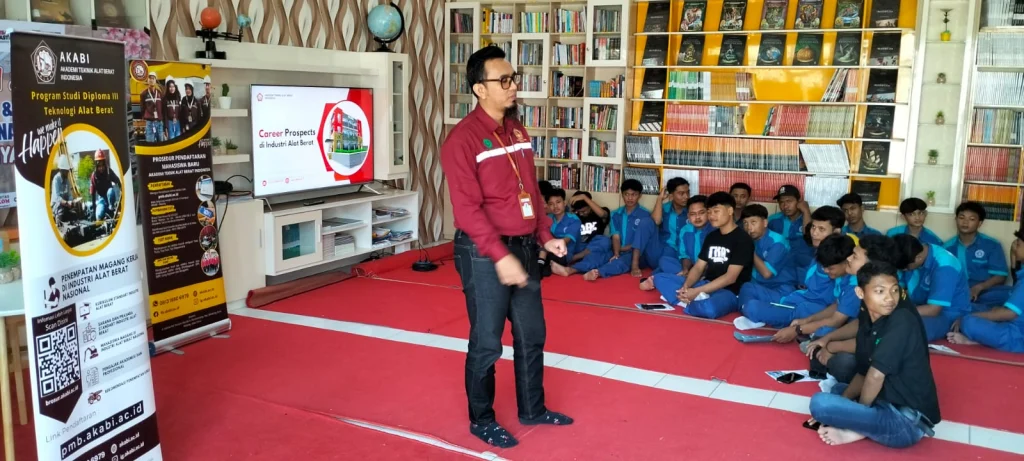Sosialisasi Akademi Teknik Alat Berat Indonesia di SMK Models Berjalan Sukses