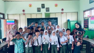 Superhero Anti-Bullying: Belajar Berani Bicara dan Melindungi Teman di MI Ihyaul Islam Desa Imaan