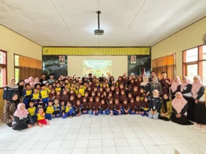 Stop Bullying Sejak Dini: Mahasiswa KKN UMG Gelar Sosialisasi di UPT SDN 284 Gresik