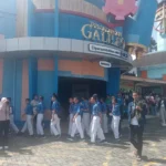 Meski di Luar Pesantren, Pelajar SMPM 12 Paciran Tetap Pegang Teguh Budaya Mengantri