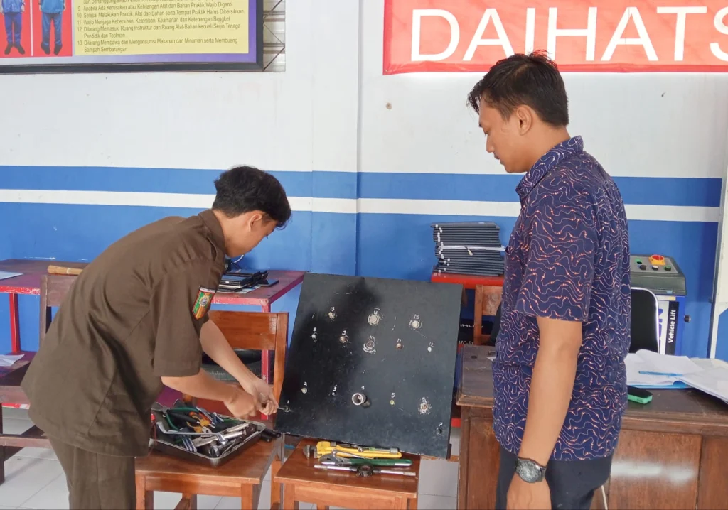 Tingkatkan Kualitas Praktik Siswa, SMK Muda Genteng Adakan Supervisi Bengkel