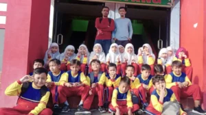 Murid SD Muhammadiyah Kota Blitar Ikuti Swimming Class di Water Park Sumber Udel