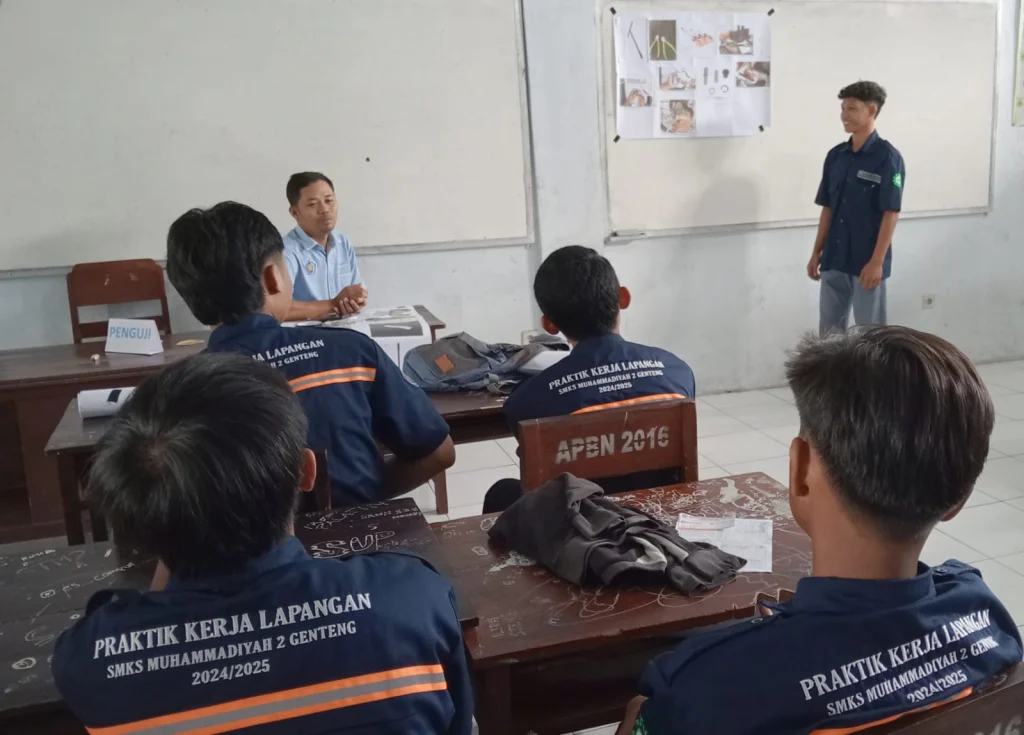 Siswa Teknik Sepeda Motor SMK Muda Genteng Banyuwangi Jalani Uji Presentasi PKL