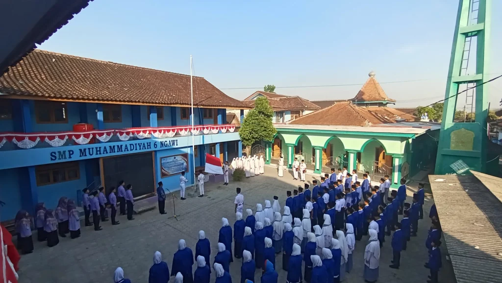 Khidmatnya Upacara 17 Agustus di SMP Muhammadiyah 6 Ngawi