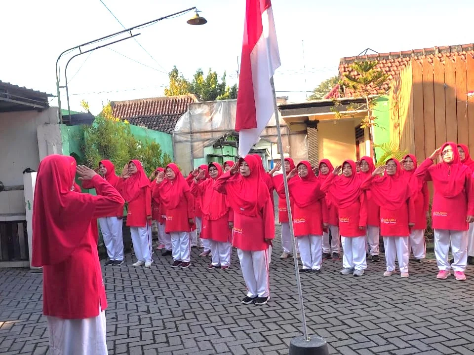 MKS PD ‘Aisyiyah Ponorogo Gelar Upacara Bendera Bersama Griya Lansia