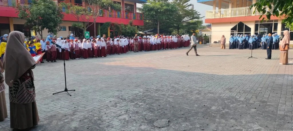 Pesan Kepala SD Muhammadiyah 2 Tulangan saat Upacara Bendera