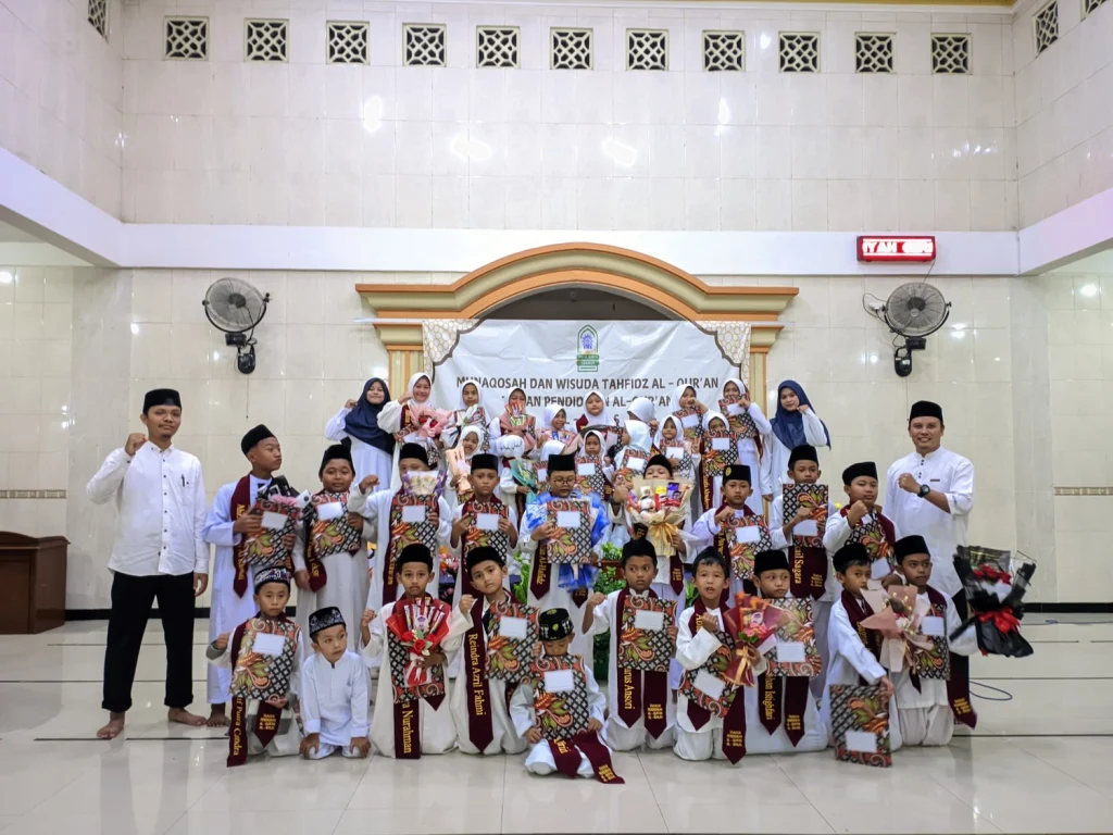 36 Santri TPQ Al-Ikhlas Muhammadiyah Sugio Lamongan Ikuti Wisuda Tahfidz Qur’an