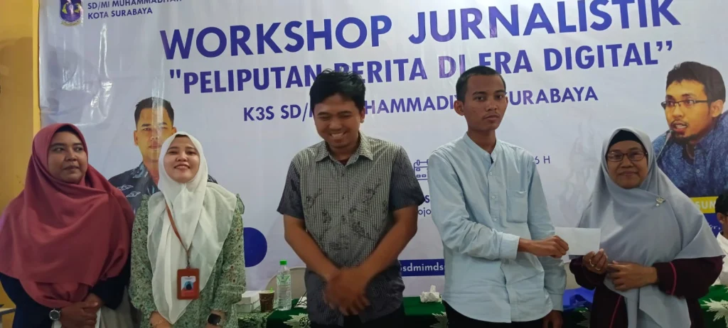 Karyawan Sekolah Inovatif Jagir Sumbangkan Tulisan Terbaik di Workshop Jurnalistik