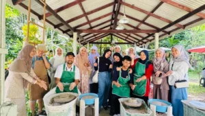 Merajut Persahabatan Melalui Seni: Workshop Keramik Kolaboratif di Takbai Thailand