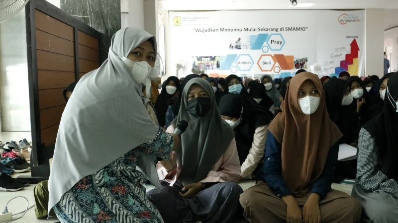 Literacy Day Smamio, Ada Puisi Menagih Utang