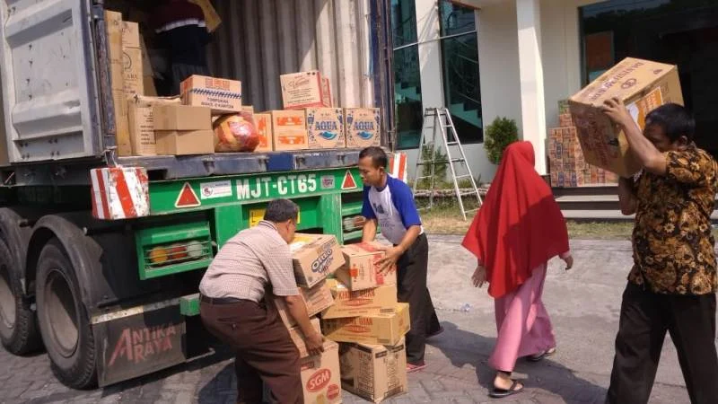 Lazismu Kirim Logistik Satu Kontainer untuk Korban Gempa