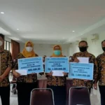 Guru Smamda Surabaya Juara 1 Lomba Penulisan Soal Matematika