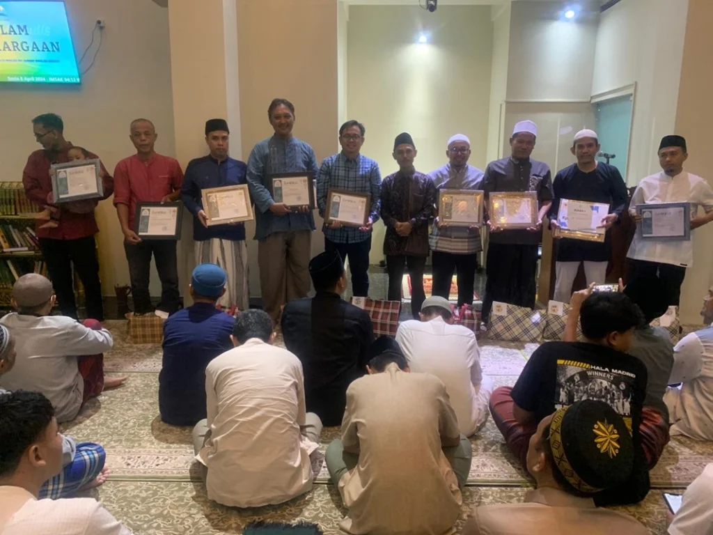 Semangat Al-Maun Bawa Guru Spemdalas Juara I Lomba Menulis