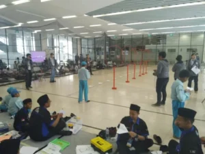Asyiknya Lomba Pesawat Kertas Berbaling-baling di Bandung Ini