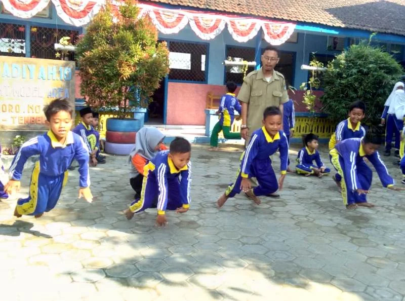Lomba Lompat Katak dan Makan Belimbing Wuluh, seperti Ini Ekspresi Siswa