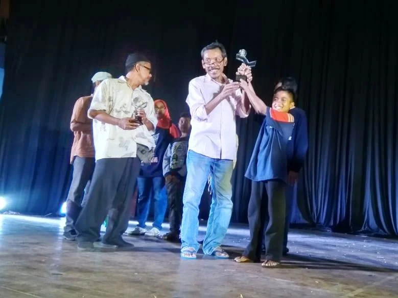 Main Ludruk, Penonton Terpingkal-Pingkal Lihat Adegan Ini