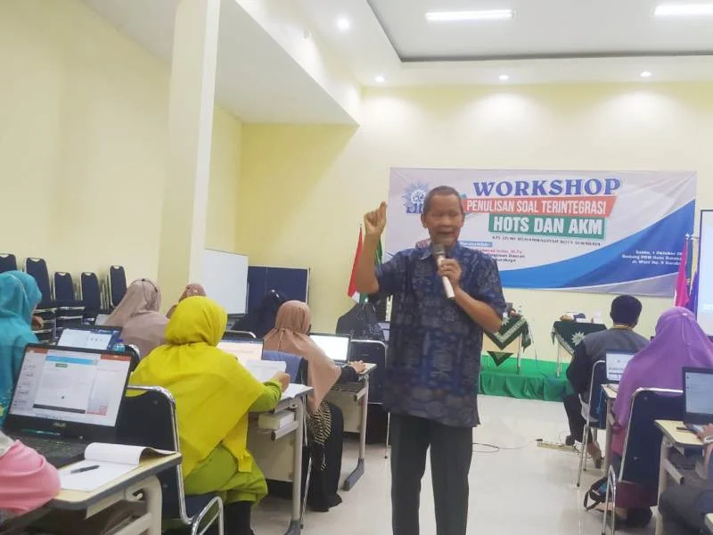 Workshop Penulisan Soal Terintegrasi Hots dan AKM untuk Guru SD/MI