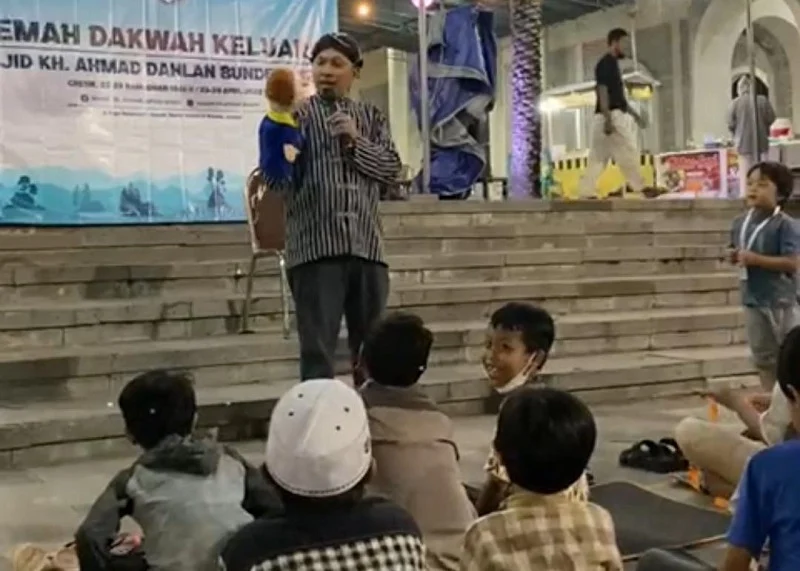 Saat Paijo Sapa Anak-Anak Kemah Dakwah Keluarga