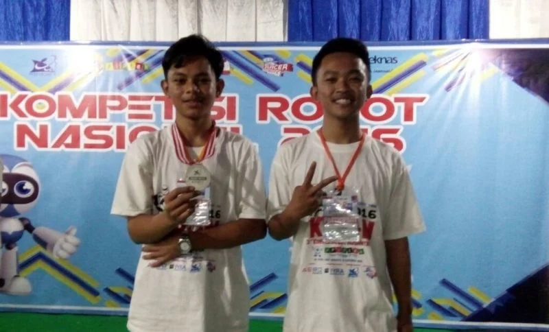 Bertarung Melawan Pendekar Robot Nasional dan Malaysia, SMK Ini Sukses Persembahkan Perak