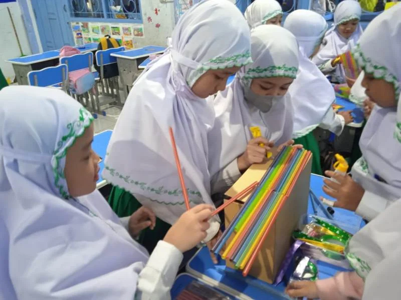 Dari Barang Bekas Muncul Kreasi Siswa Ini