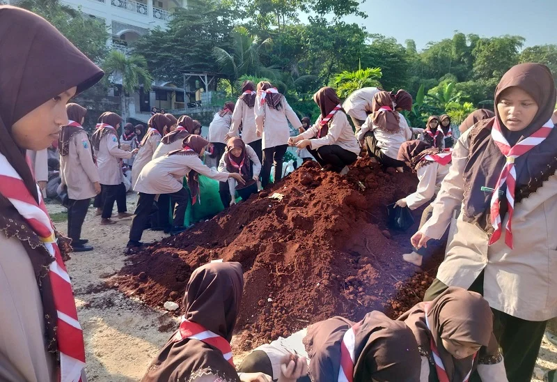 Siswa MA Al Ishlah Praktik Baik P5 Hidup Berkelanjutan