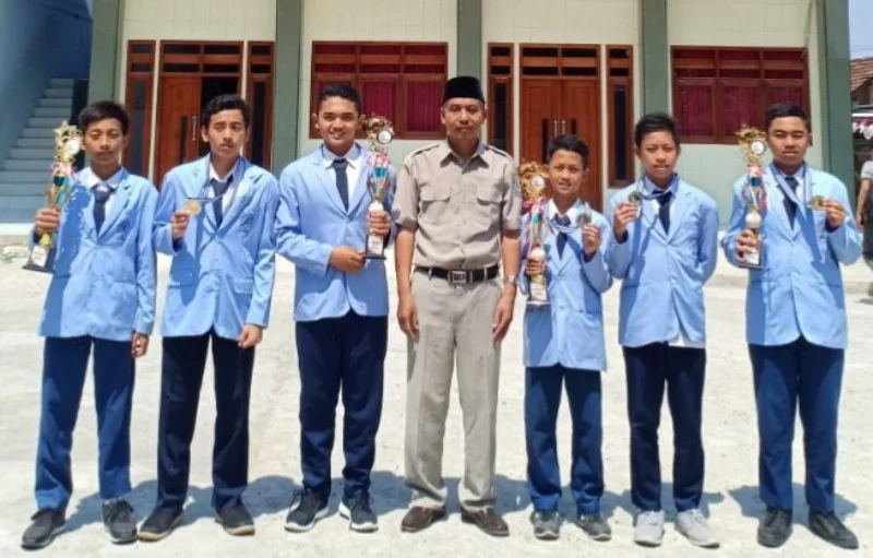 Pertama Ikut Olympicad, MBS Jombang Langsung Rebut 4 Emas