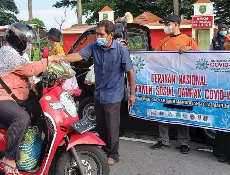 Pasar Besar Madiun Ditutup, Muhammadiyah Bagikan Sayur Gratis