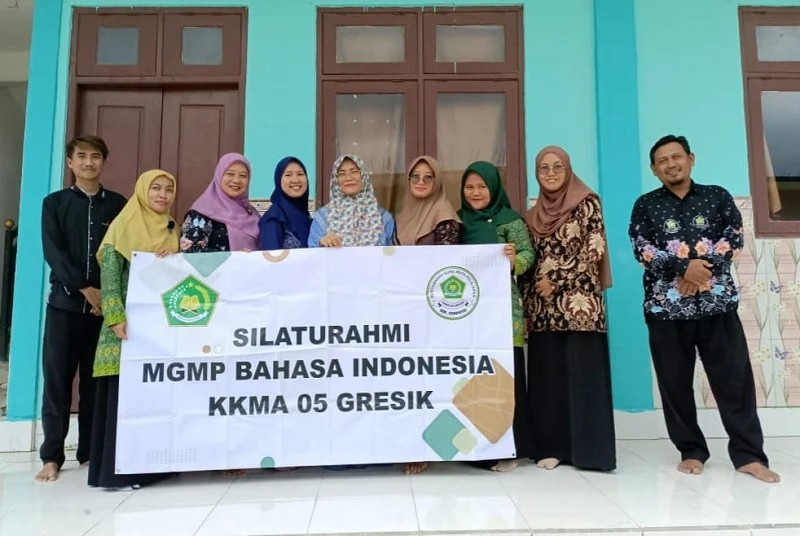 MGMP Bahasa Indonesia KKMA 05 Gresik Menyusun Soal Ujian