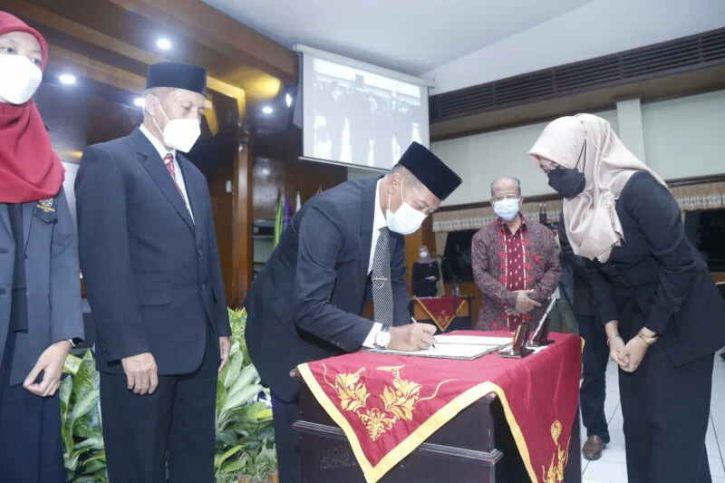 Melantik para Wakil Dekan Baru, Ini Pesan Rektor UMM