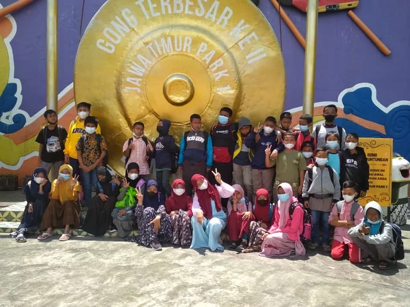 Serunya Siswa MI Islamiyah Mojopetung Belajar Budaya dan Sains