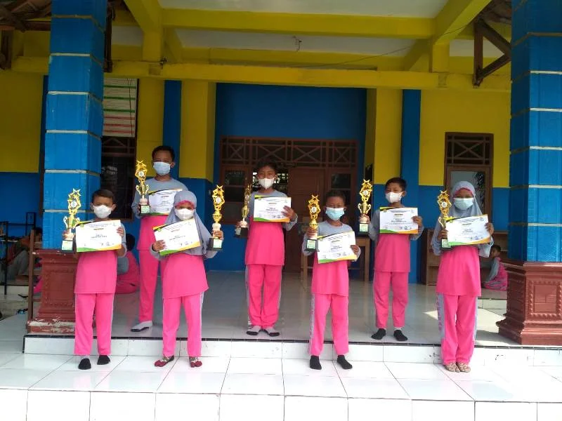 MI Islamiyah Mojopetung Borong Piala Porseni 2021