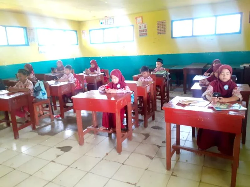 Ujian Pakai HP, Begini Komentar Murid MI Muda